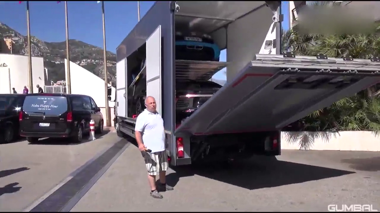 神秘土豪花五亿订制的跑车到货了，五秒钟后霸气才刚刚开始！