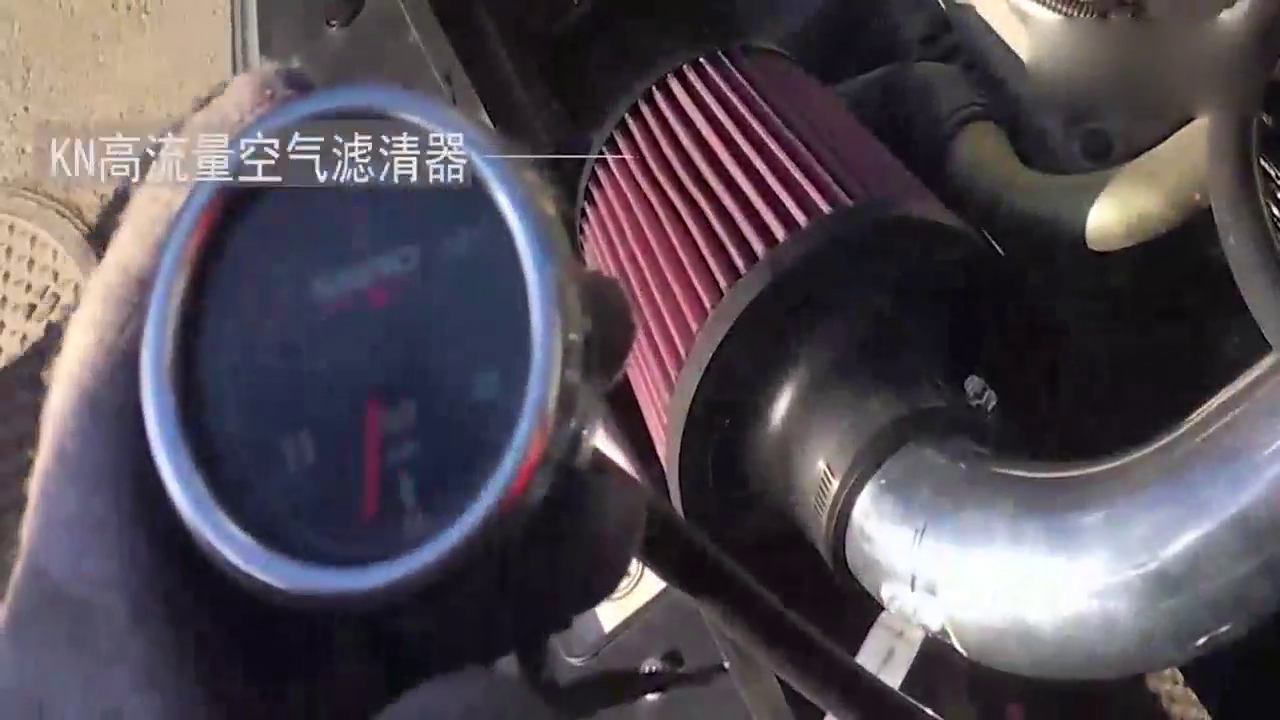 牛人爆改五菱宏光S 秒杀其他跑车