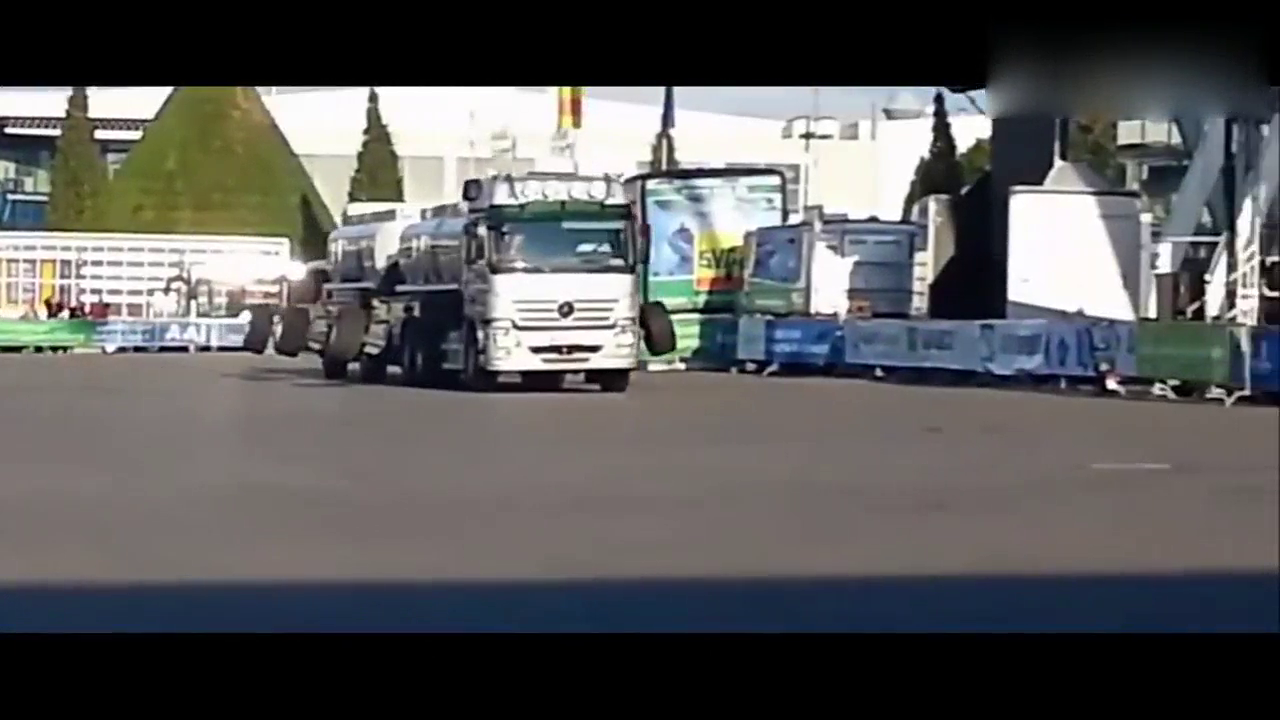 涨见识了！原来德国奔驰的卡车出厂前都要经过这样的测试