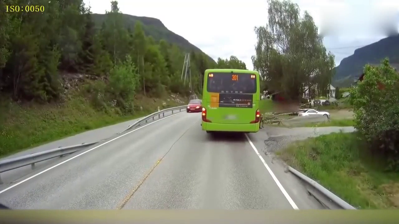 沃尔沃卡车紧急刹车系统挽救了男子的生命