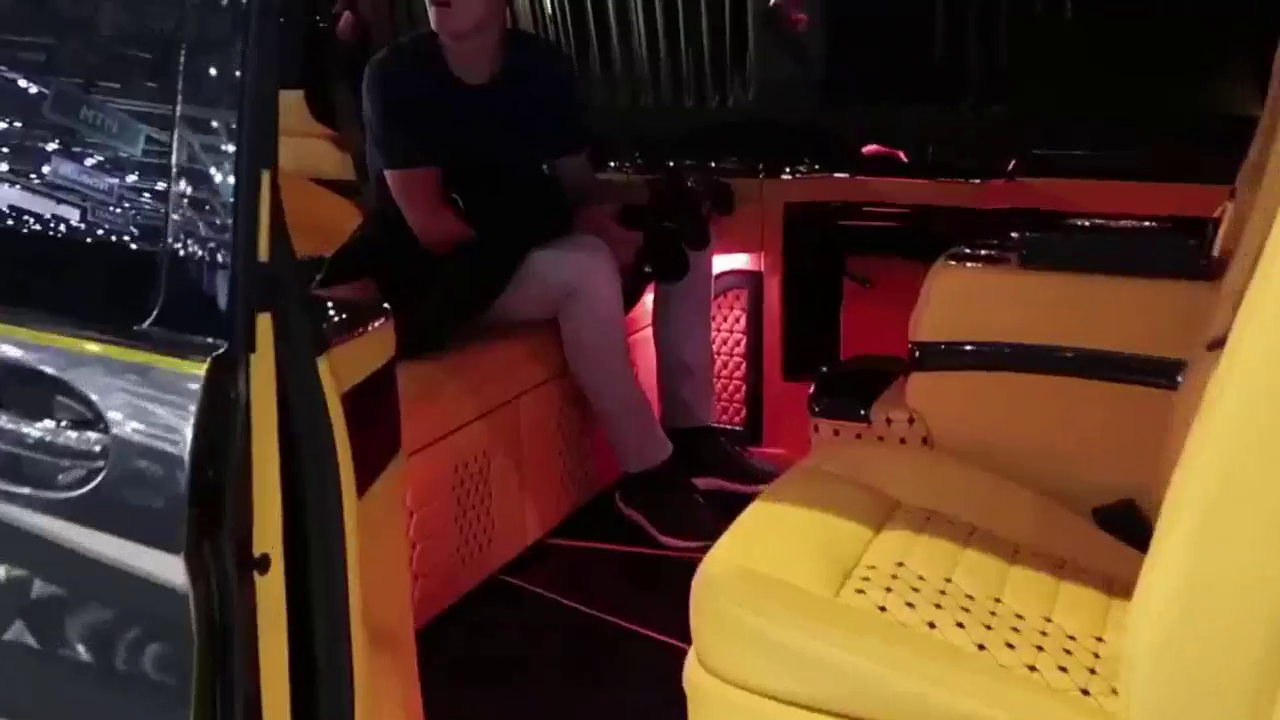 坐进V级奔驰的后排，看清星空灯那一刻才知道啥叫豪华车！