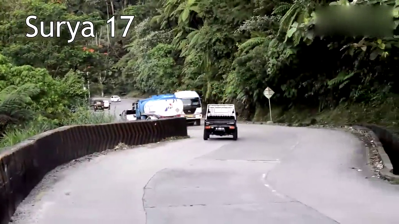 月薪4万的卡车老司机技术真不错，网友们纷纷点赞