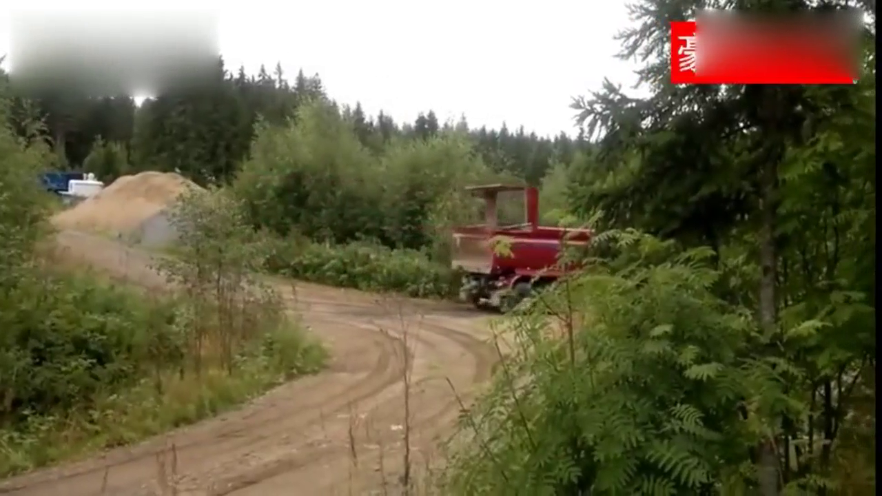 斯堪尼亚卡车转移车厢，司机倒车很准啊