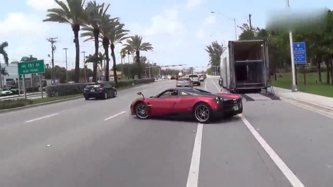 价值4000万超级跑车帕加尼,这内饰豪华的让你不服不行!