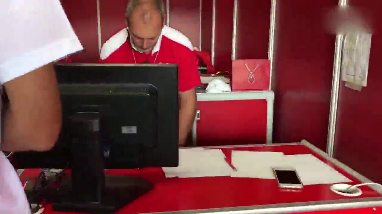 价值4000万法拉利跑车, 光是安全带就能感受到霸气!