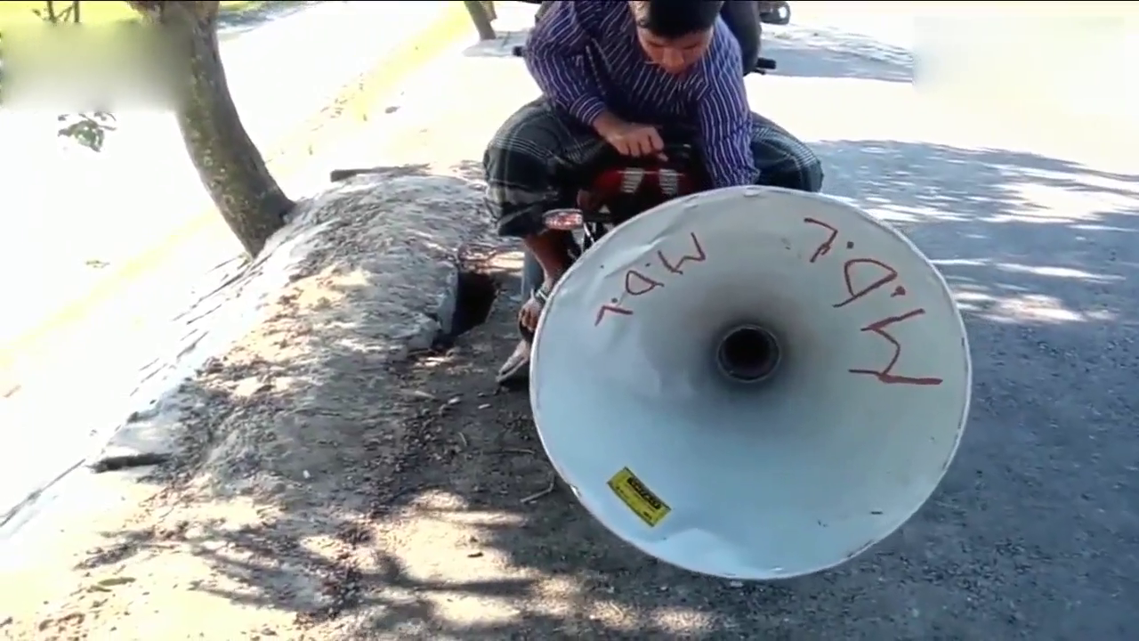 真求会玩，摩托车加上大喇叭开出了跑车的感觉