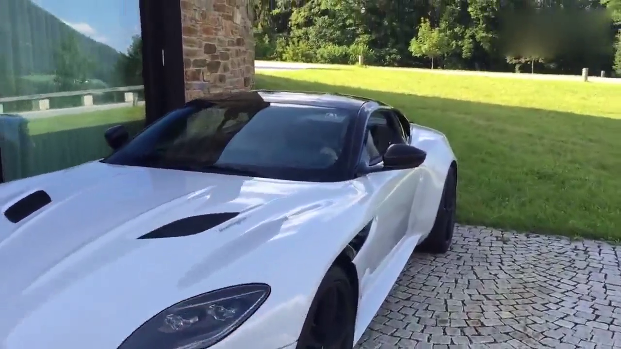 真正的跑车，在他面前法拉利什么的都弱爆了，一般人都没见过！