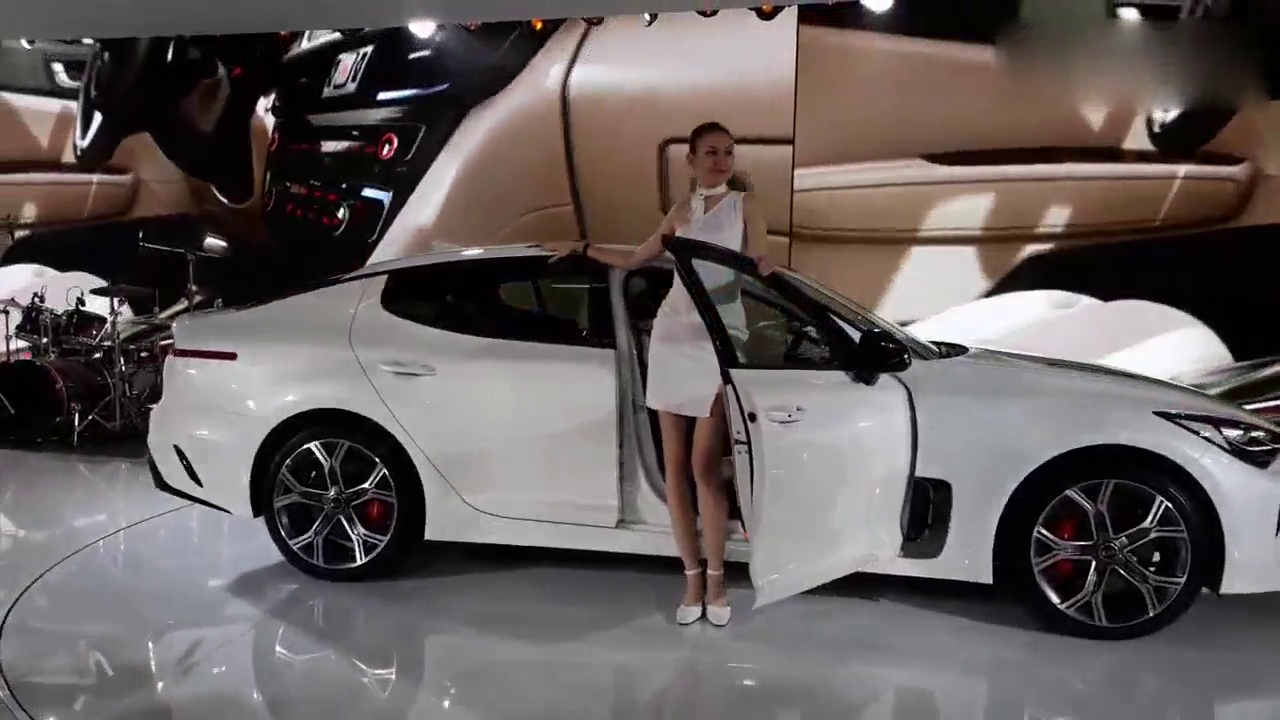 车展实拍白色起亚斯丁格GT，这颜值一眼难忘