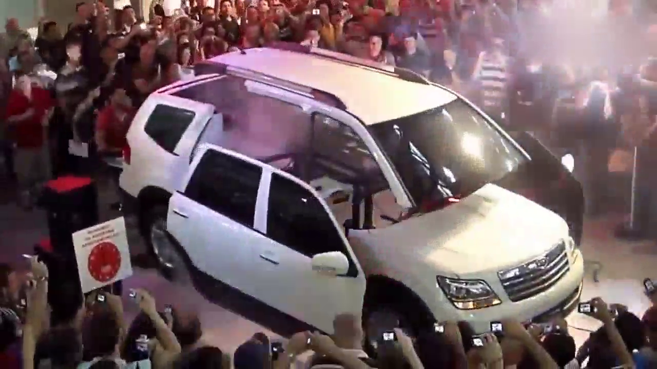 车展上最能博人眼球的还数变形金刚了