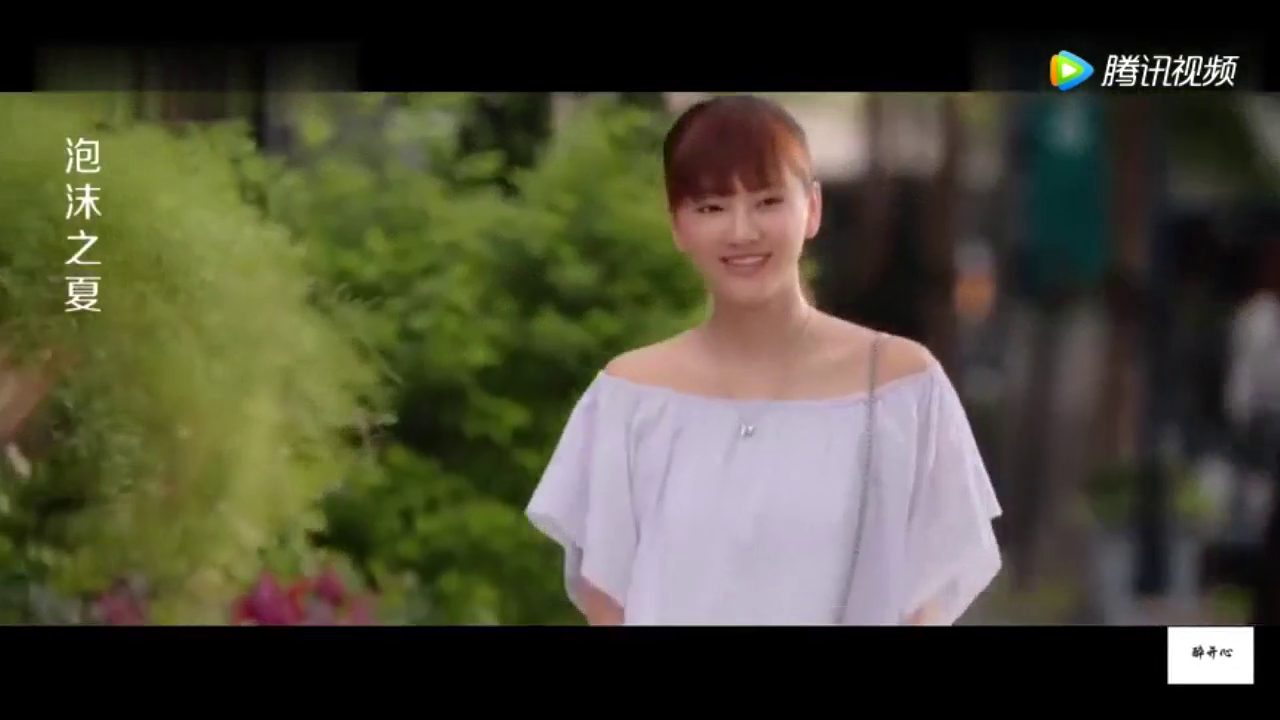 穷女友被人嘲笑，富二代男友知道后，开豪车直接撞上对方跑车