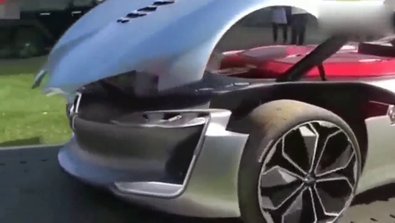 8000万的跑车车顶打开后，网友：确定不是电饭煲