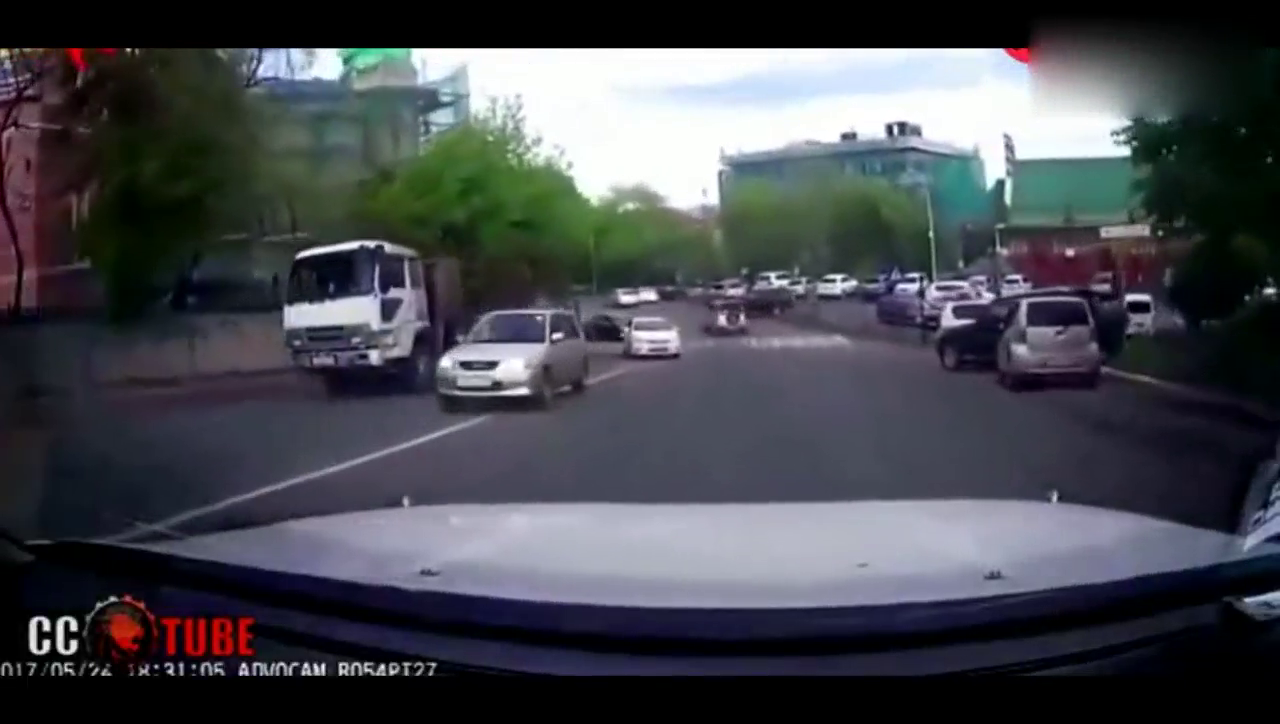 评论和转发量达6万，监控画面太惨