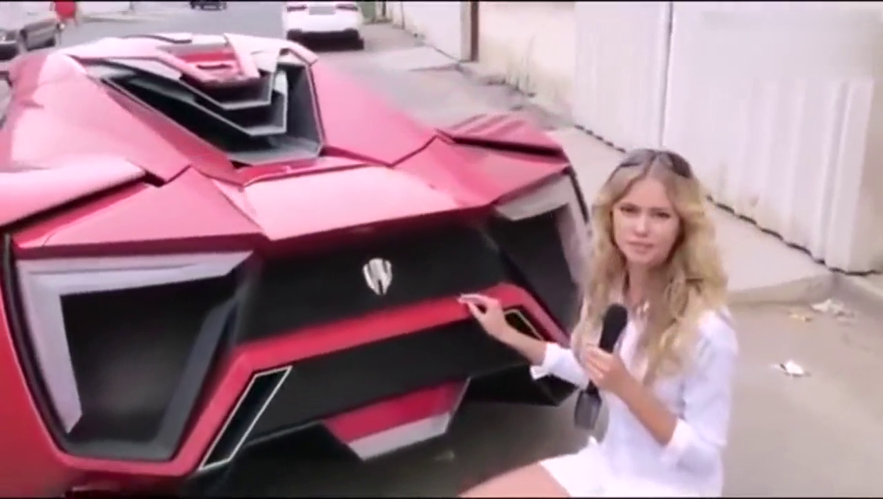 价值千万的超级跑车，美女销售上车的那一刻，客户果断订车