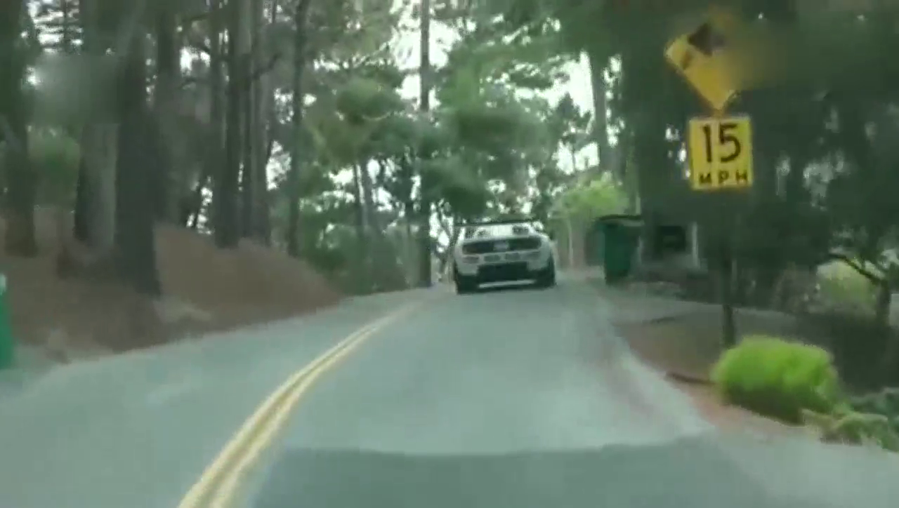 驾驶超级跑车转弯了解一下 尬尴到掉档次!