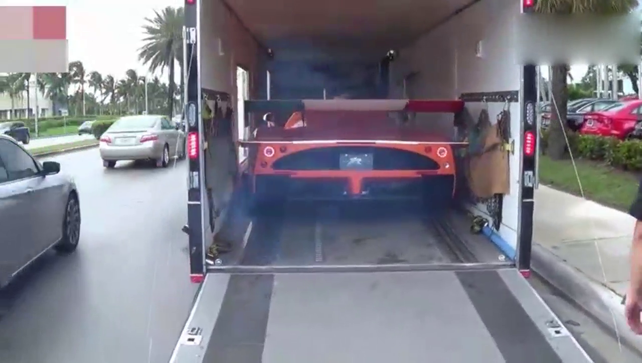 价值3000万玛莎拉蒂跑车交付客户的时候，都是怎么卸车的！