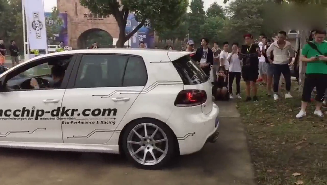 厉害啊，改装车的一个偏时点火让你们这么兴奋