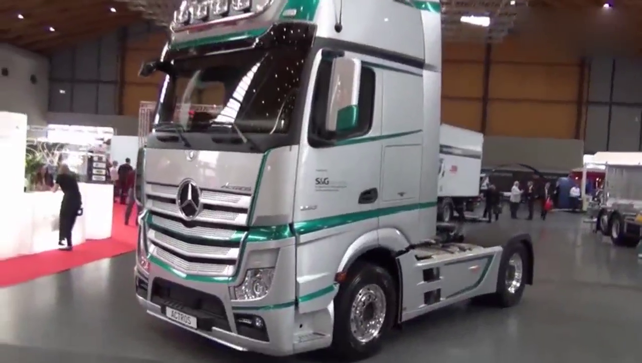 卡车界的劳斯莱斯，奔驰卡车，内饰太霸气了！