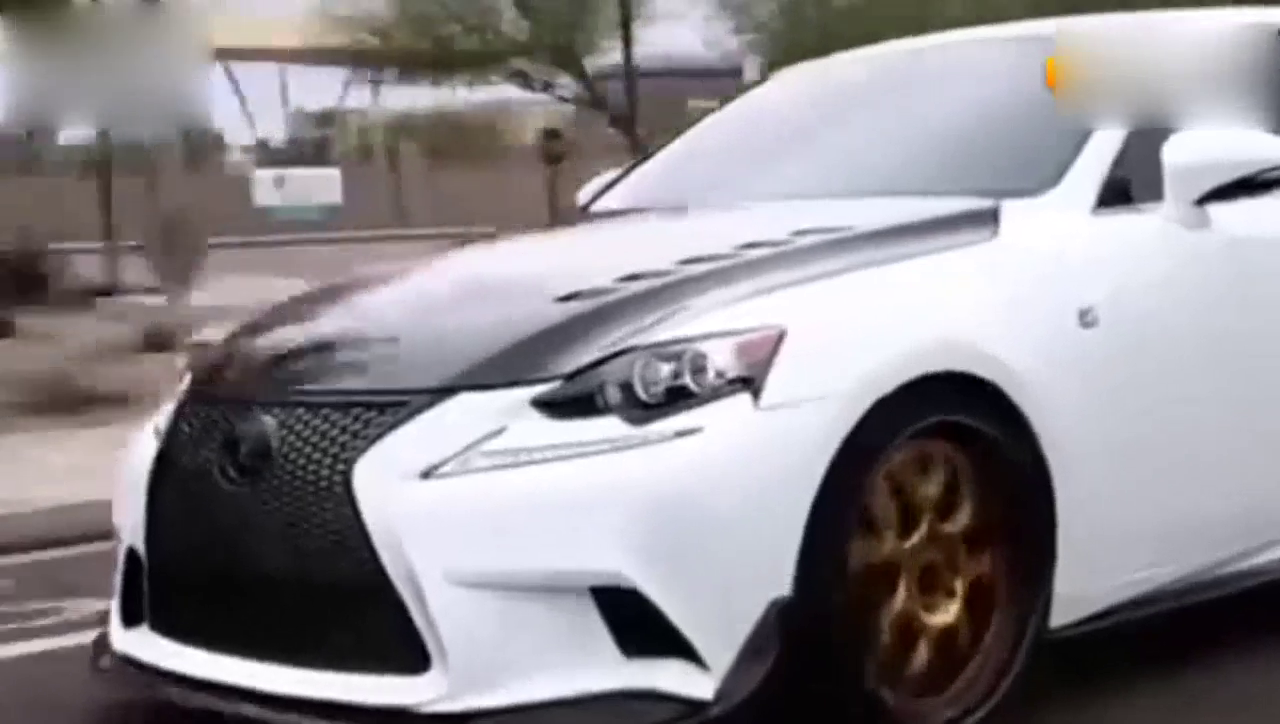 经典黑白配： 雷克萨斯IS Sport，这才是心目中跑车的酷炫模样！