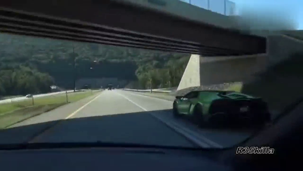 高速公路偶遇兰博基尼超级跑车这个角度看真是帅炸了！