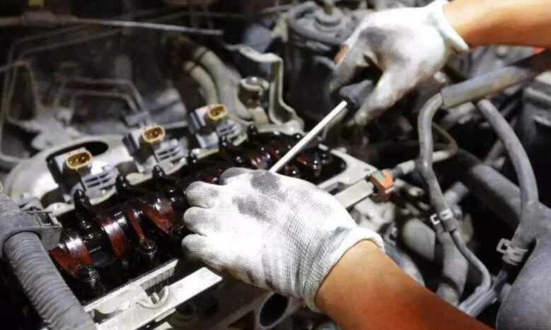 发动机清理积碳只能跑高速吗？老司机教你，用两招，积碳全跑光