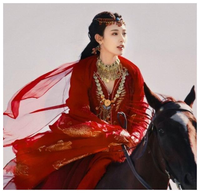 同样是"忘情"梗,曲小枫忘了3年,白浅忘了300年,只有她