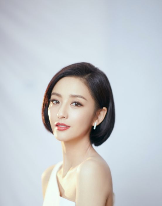 佟丽娅,被评为电视剧最佳女演员,从小的她就表现出了对艺术,尤其是对