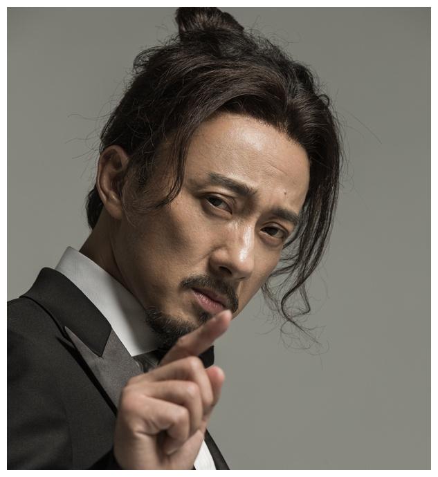 赵立新工作室深夜清空内容,并将微博注销,刘亦