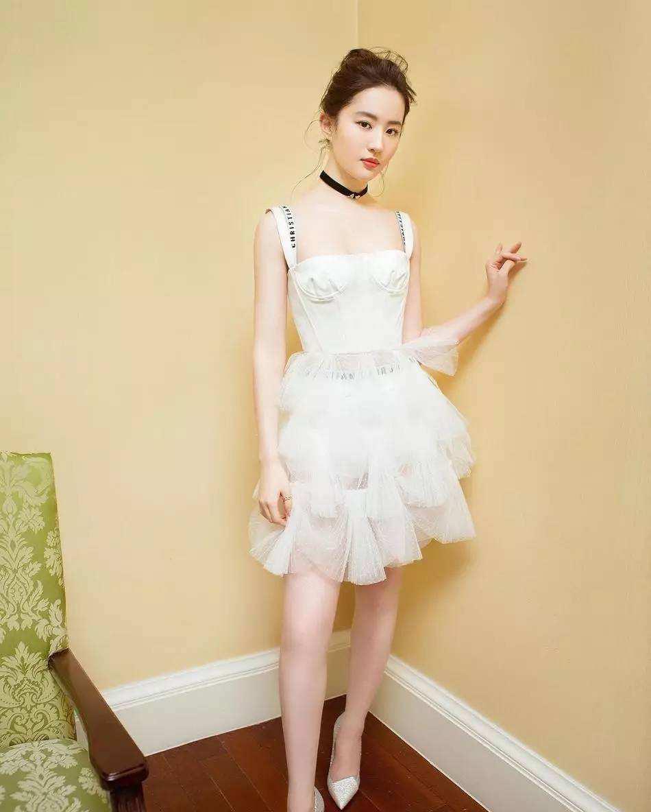 三个穿内衣的女人猜个成语_火跟山猜个成语(3)