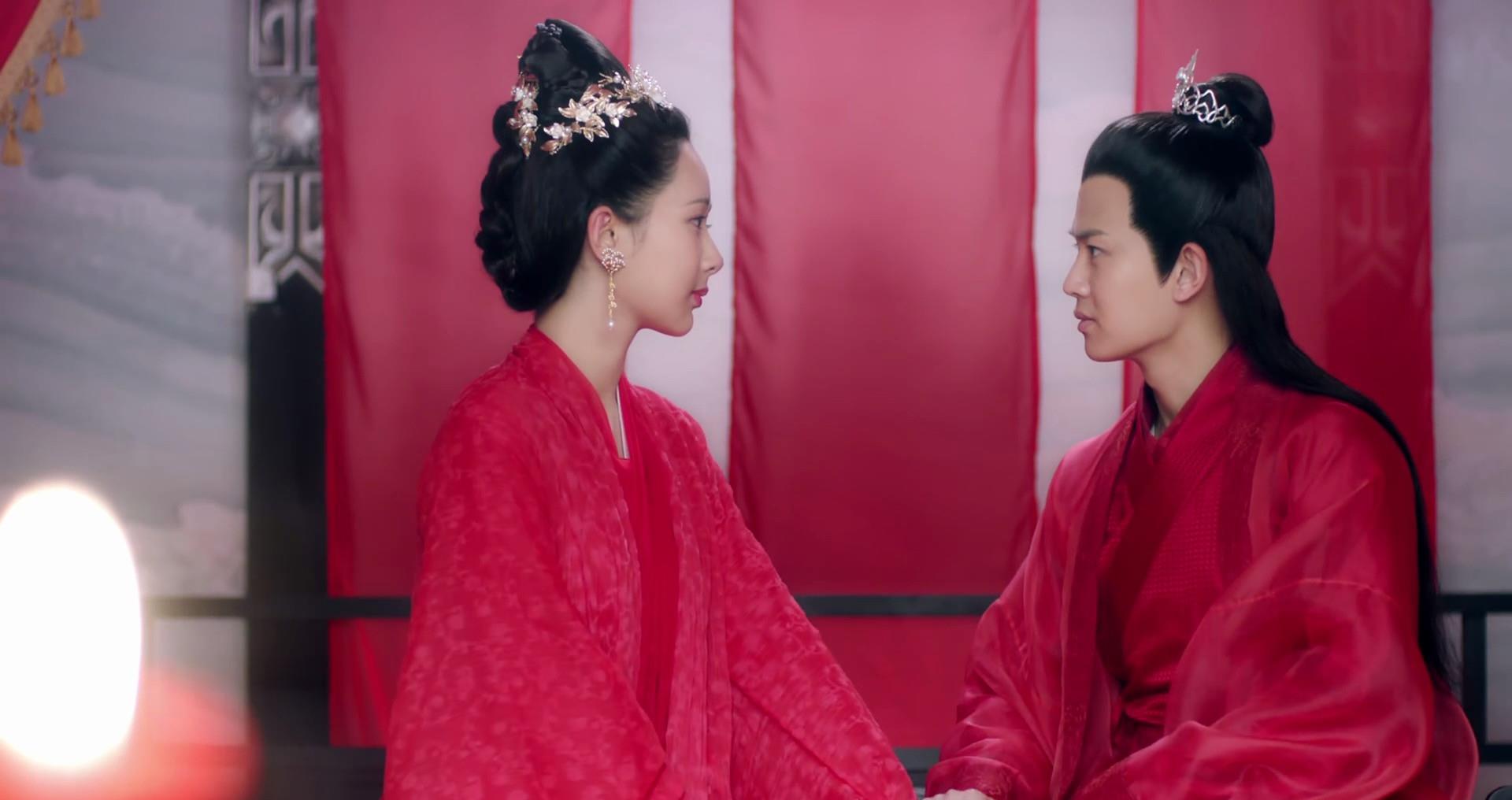 两版白蛇和许相公大婚遇上，两版新娘不分上下，两版新郎各有韵味