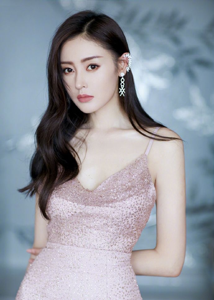 偶像美女演员张天爱迷人可爱写真美照欣赏
