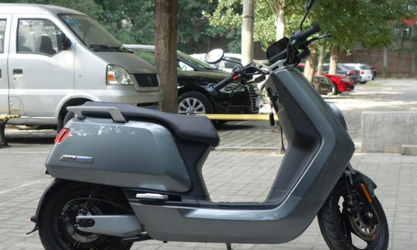 电动车上路新规，牌照驾照一样不能少，违规最高可罚200