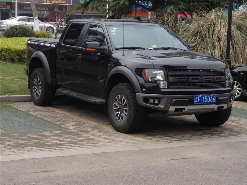 南通如皋实拍福特猛禽皮卡，车身尺寸比想象大多了！