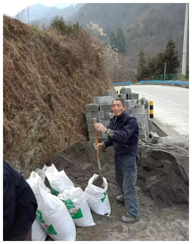 陕西岚皋县民主镇银米村汪氏润田祠后人祖坟修缮记