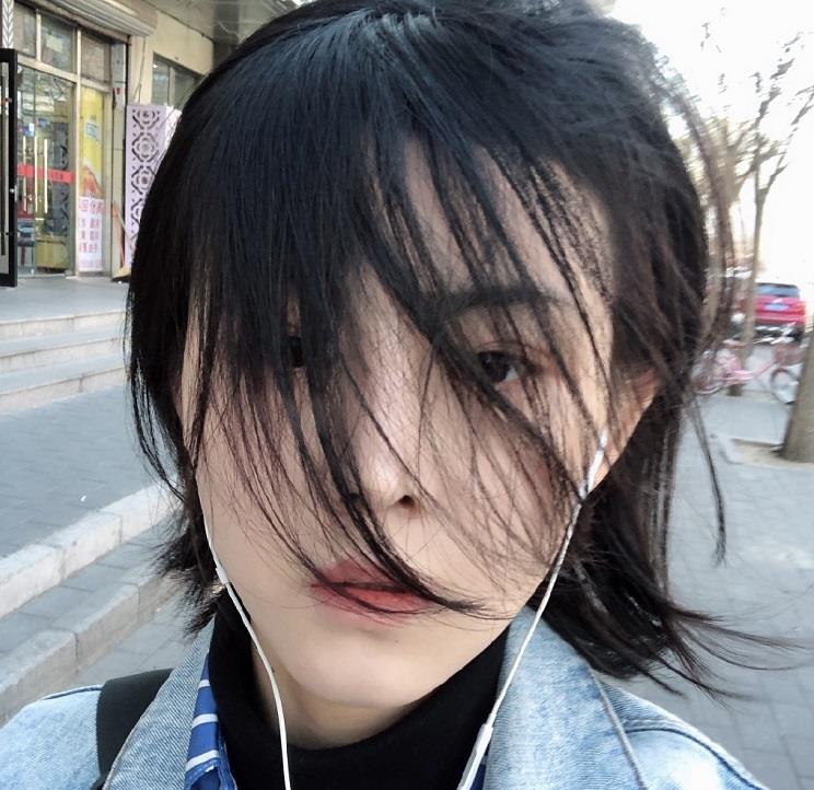 《都挺好》石天东的跟班，剧里剧外截然不同，女装造型美到不敢认