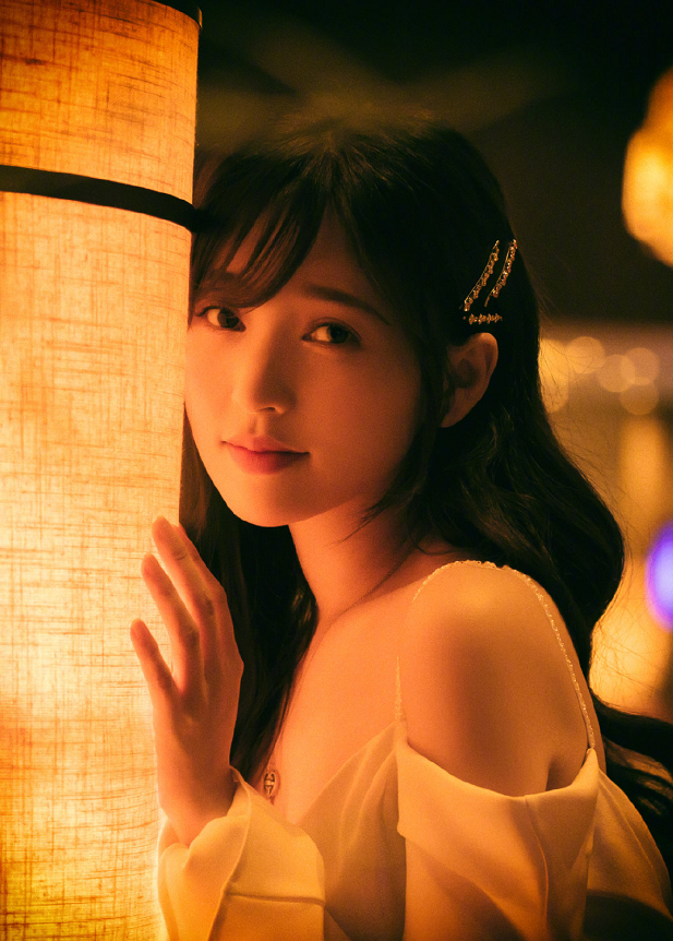 灯下看美人 金莎暖色妆容首曝光