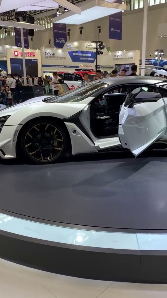 全球限量7台的超级跑车，一个车灯可以买辆劳斯莱斯！