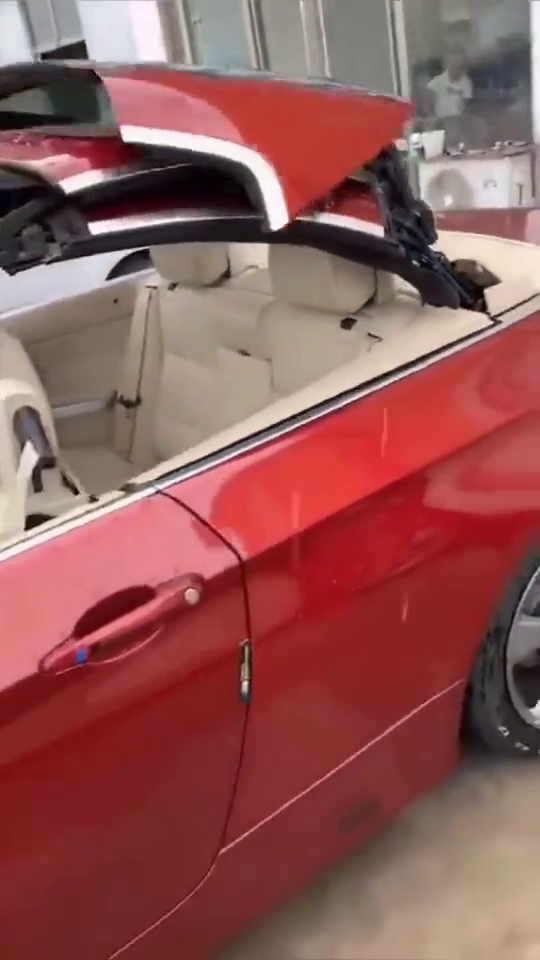 下雨了，不管多好的敞篷车，我也不想坐