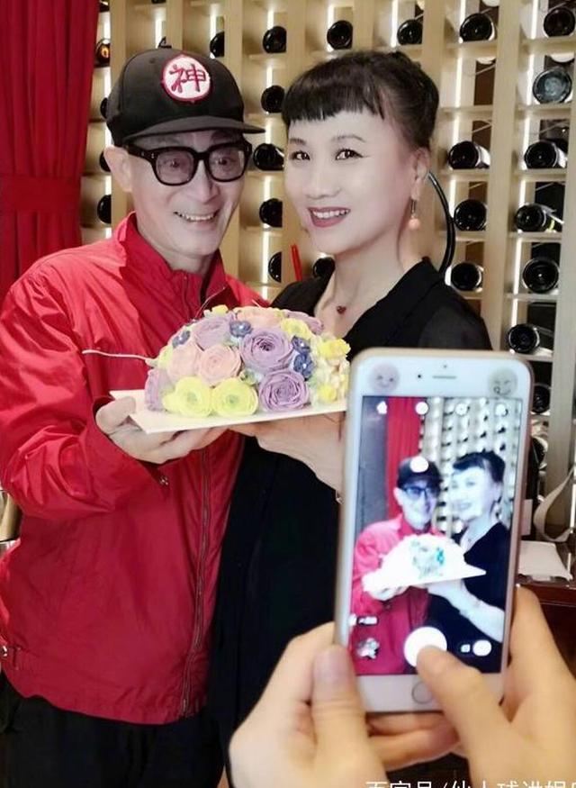 看六小龄童是如何秀恩爱的！没想到咱们的“猴嫂”是西游记里的她
