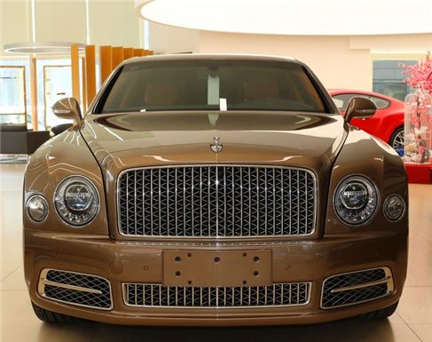 汽车大片欣赏，完美的车身比例，愿春运一切顺利