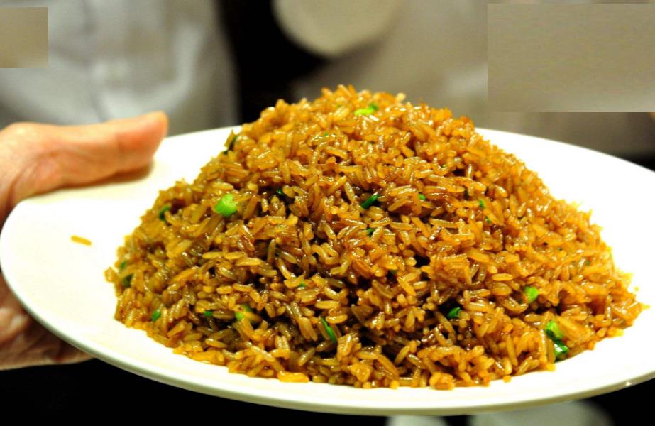 酱油炒饭:米粒饱满分明,吃了还想吃