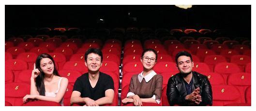 袁立前夫赵岭近照曝光，45岁依旧温柔又绅士，二婚娶娇妻生活幸福