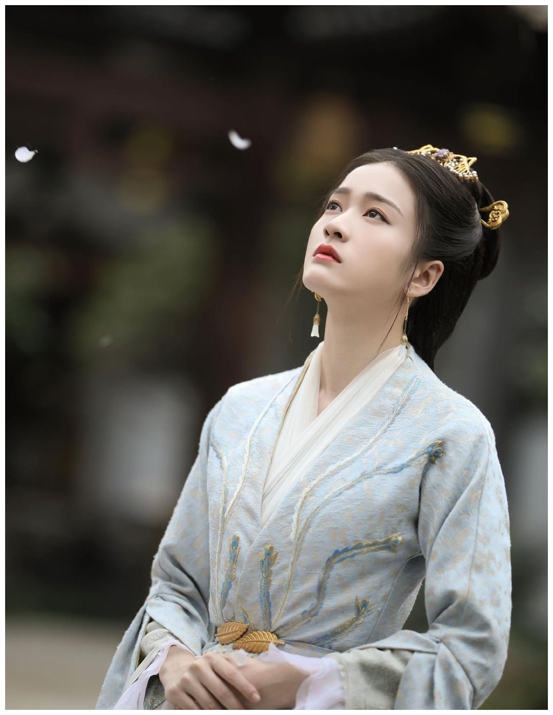 张雪迎古装造型绝美,李兰迪耐看,都不及她有古典美