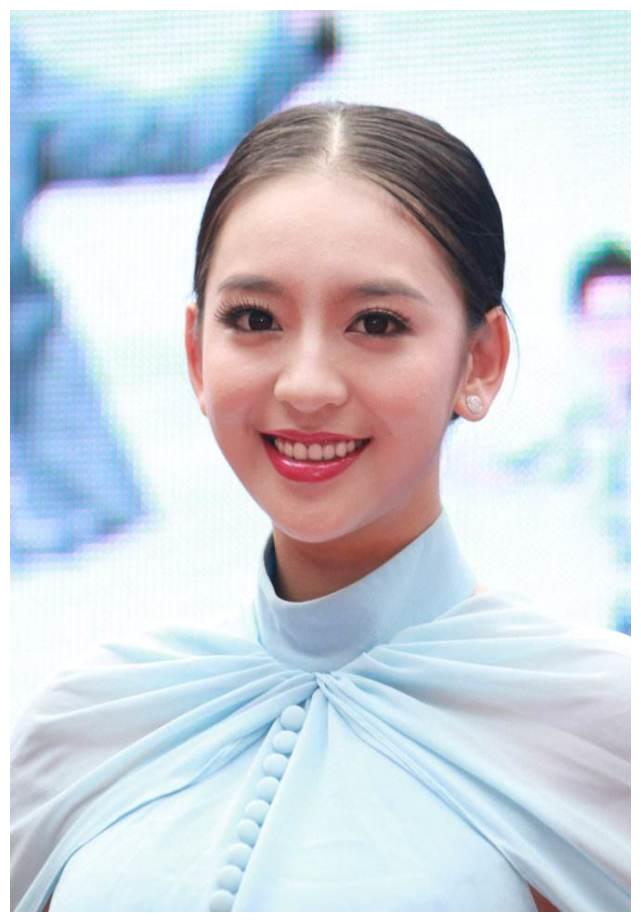 奥迪专属女车模，五官黄金比，如今奔驰、宝马都请不动她