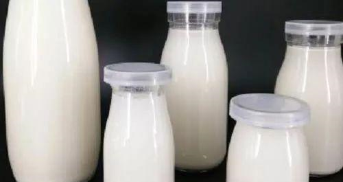 过期的牛奶不要丢，和孩子一起在牛奶上作画