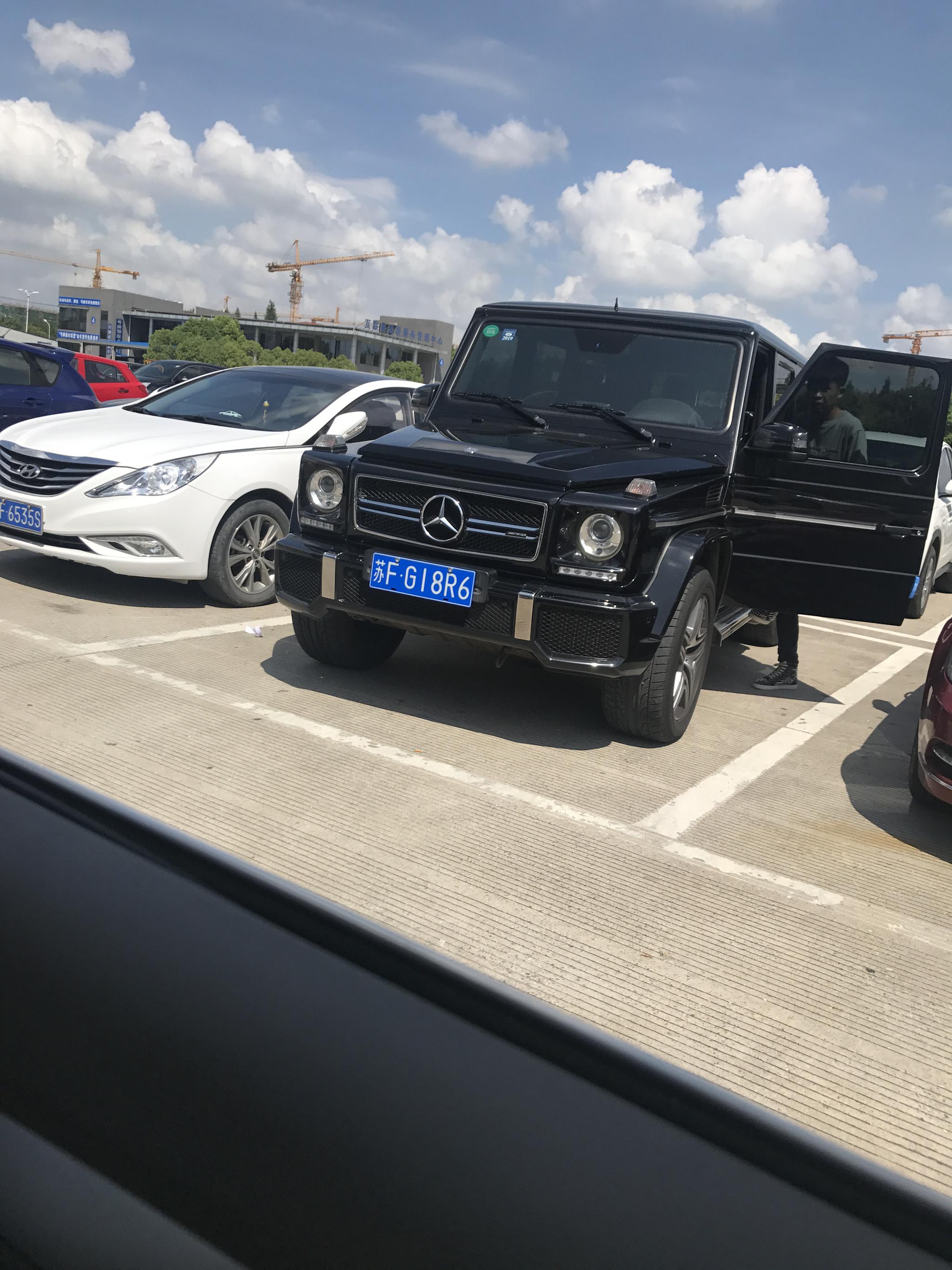 南通海安市街头实拍奔驰G63 AMG，气场秒杀周围众车！