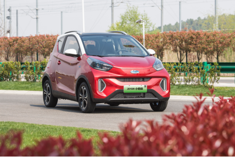 内饰外观变化抢眼 奇瑞新能源2019款小蚂蚁首次华丽亮相