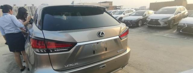 雷克萨斯终于入局6座SUV,长5米,油耗6.7L,40万起