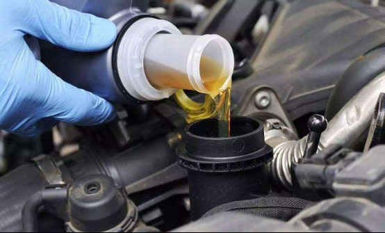 汽车保养时放出来的机油很黑，是机油品质不好吗？