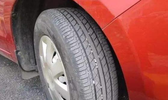 给轮胎喷蜡有什么作用？这4个明显的好处，很多司机深有体会