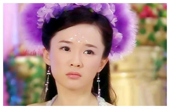 当古装女星穿吊带裙，杨幂违和感太强，霍思燕却在撒娇卖萌